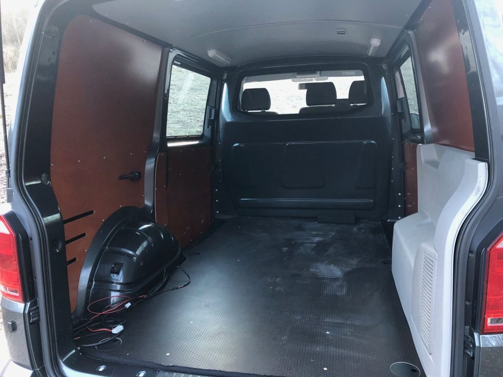 VW Transporter T6 raktér