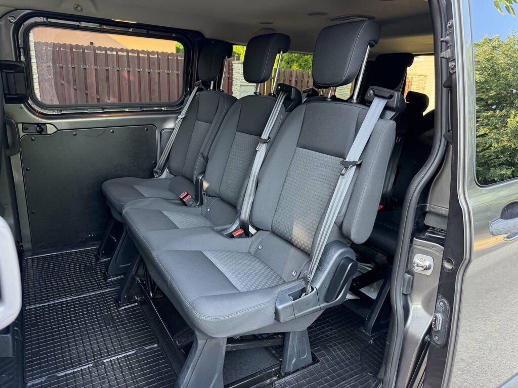 FORD Tourneo Custom 9 személyes belülről