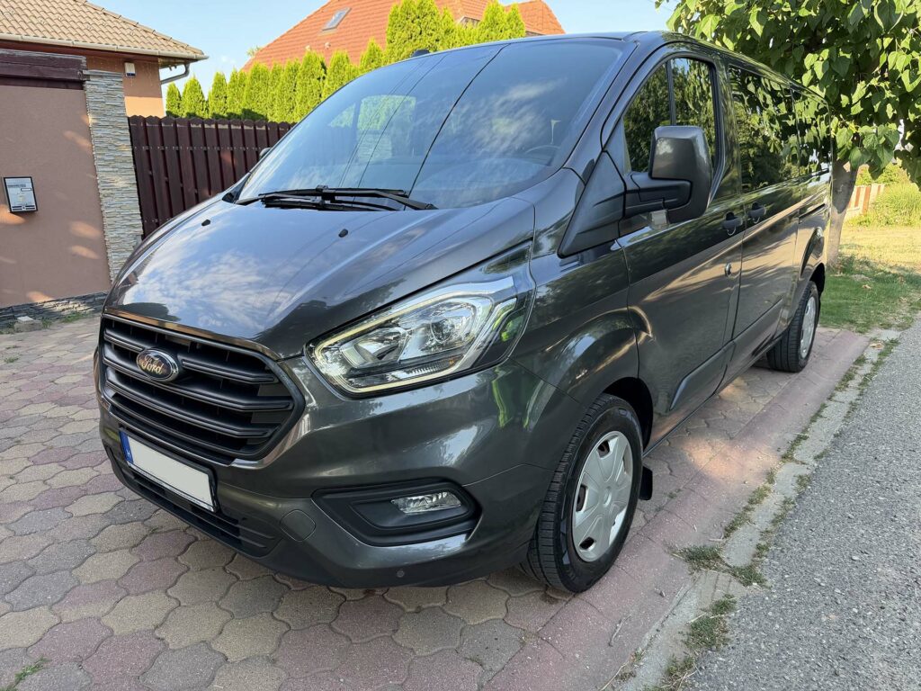 FORD Tourneo Custom 9 személyes elolről