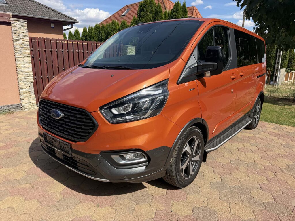 FORD Tourneo Custom 8 személyes elolről
